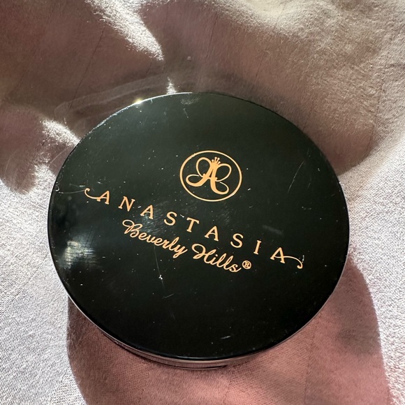 Anastasia Beverly Hills Riviera Highlighter - Picture 3 of 3